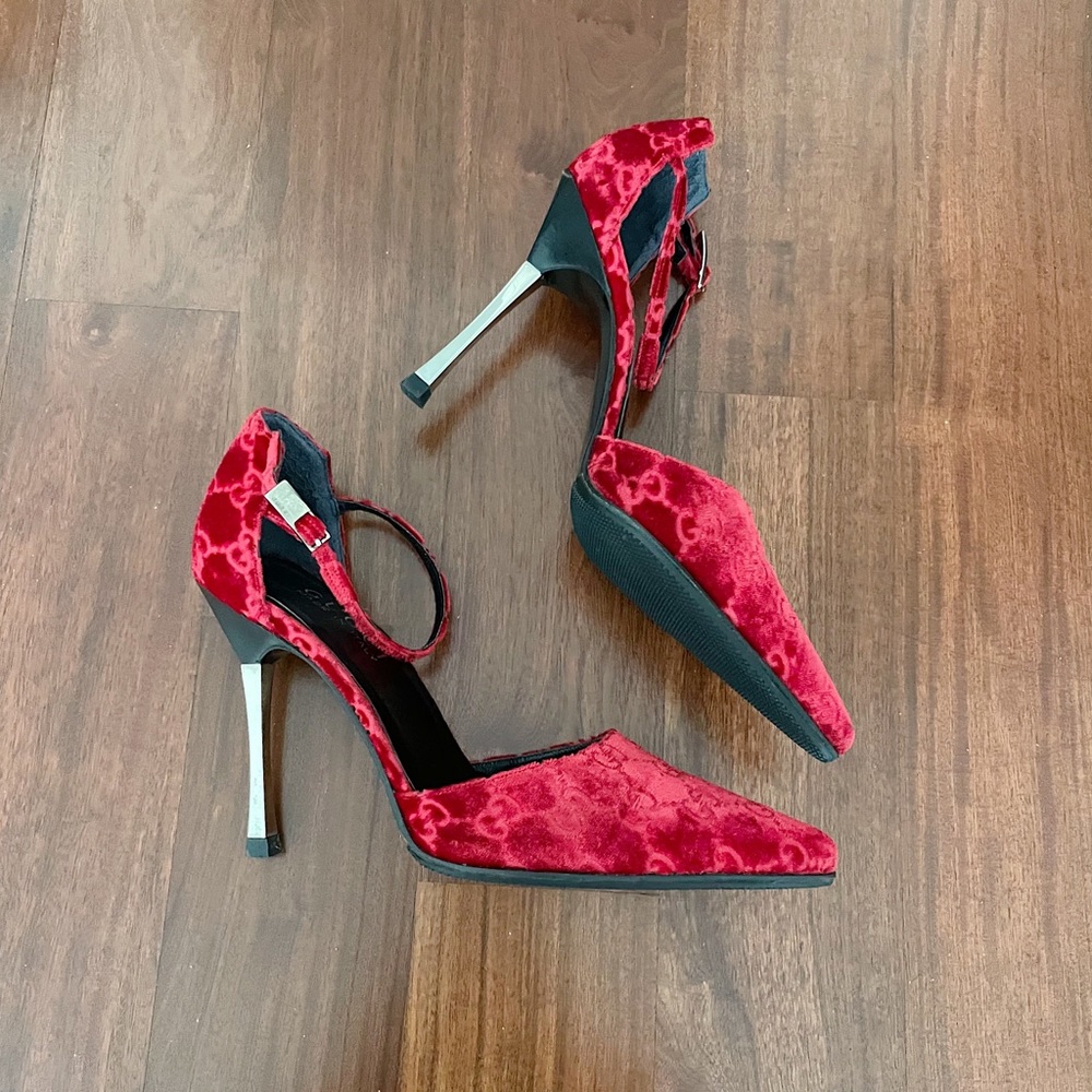 Vintage Gucci FW 1997 Red Velvet Heels